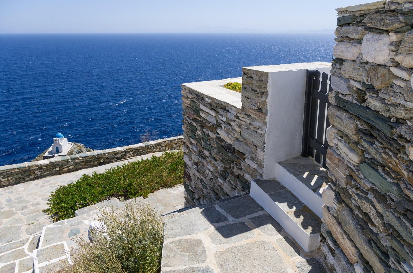 Probleme uriașe în multe destinații de vacanță din Grecia, în plin sezon turistic. Se cere declararea stării de urgenţă