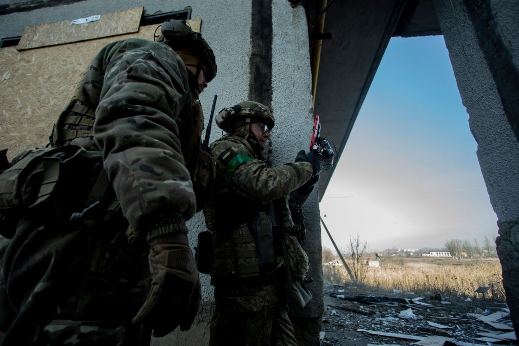 Rușii au „trimis salutări” Ucrainei de Ziua Independenței, cu zeci de drone și o rachetă balistică. Răspunsul Kievului