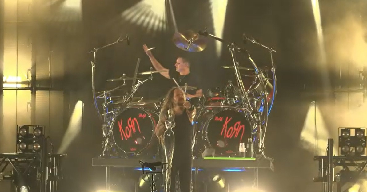 Trupa americană Korn „a rupt” la Sibiu. 10.000 de oameni s-au strâns în Piața Mare, în cadrul Festivalului ARTmania