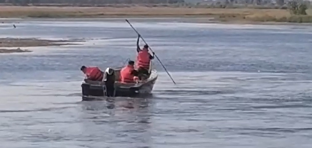 Un tânăr de 16 ani a murit înecat în Siret. Trupul neînsuflețit a fost depistat cu ajutorul unui sonar