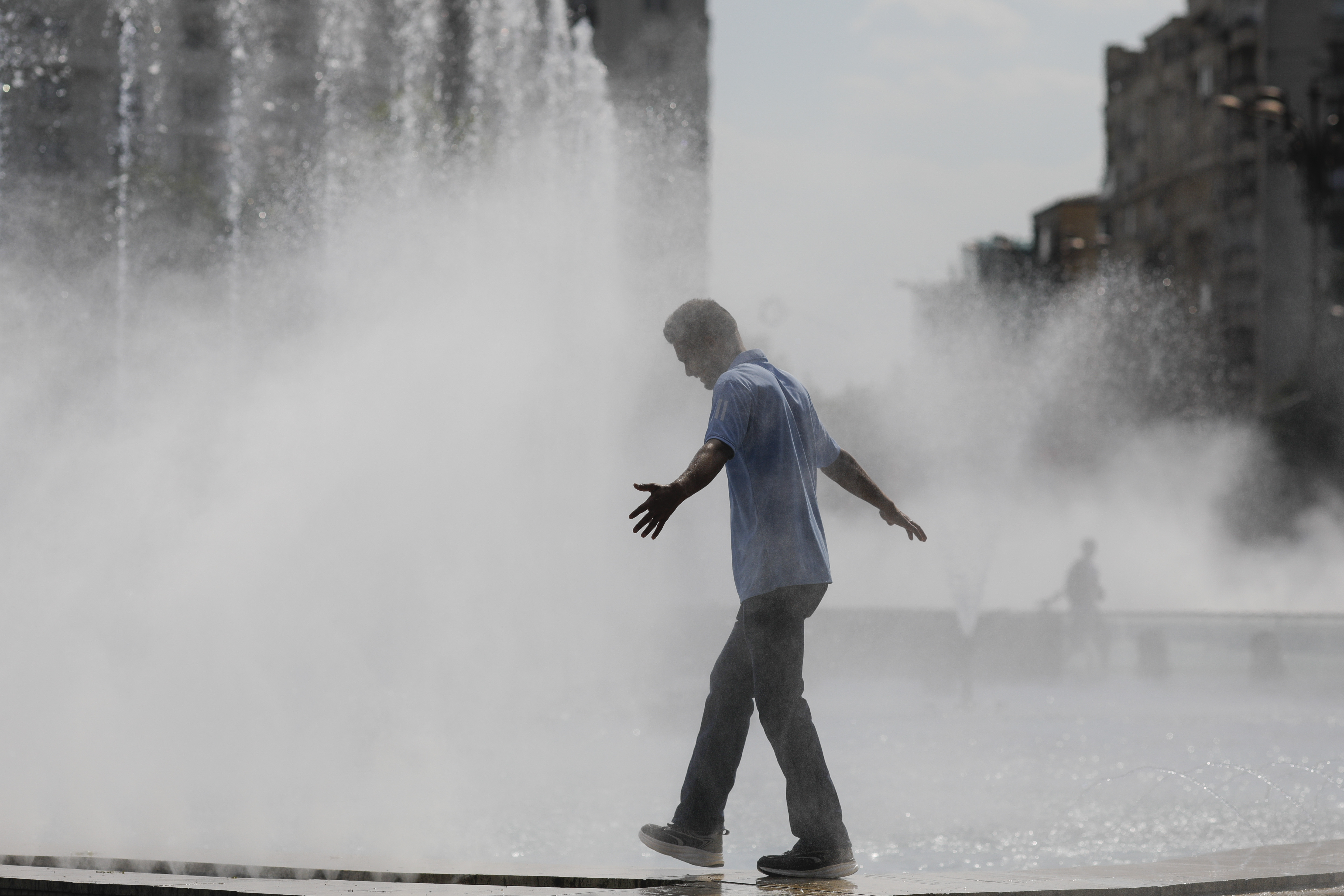 Un nou val de caniculă lovește România. Cod portocaliu și galben în mai multe județe. Temperaturile vor ajunge la 40 de grade
