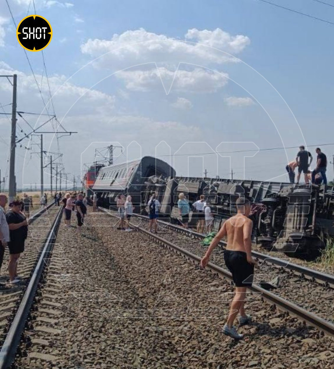 Doi morţi şi aproape 100 de răniţi în Rusia, după ce un tren şi un camion s-au ciocnit. Opt vagoane au deraiat. VIDEO