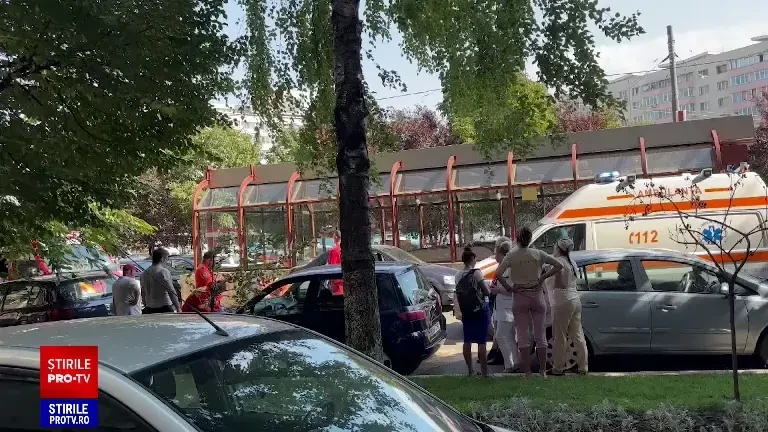 Incident lângă stația de metrou Iancului. O persoană a decedat