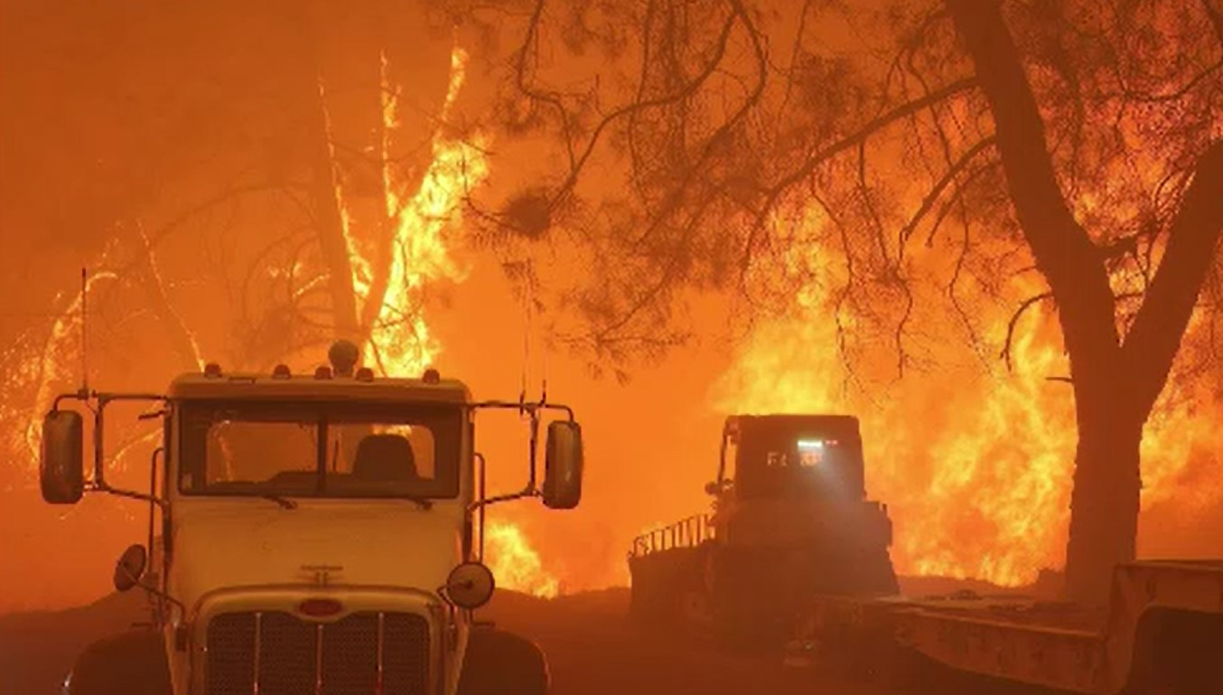 Dezastru pe coasta de Est a Statelor Unite. Autoritățile nu reușesc să controleze un incendiu provocat de un localnic