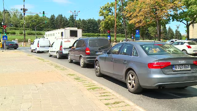 Guvernul amână propriul proiect de taxare a mașinilor poluante din centrele marilor orașe pe motiv de „lipsă de transparență”