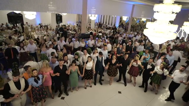 Doi miri din Maramureș au făcut nuntă cu 1.200 de invitați. „Ne așteptam la 900”. Costurile ajung la 100.000 euro