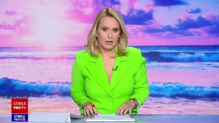 „Păi venim la mare să stăm așa?”. Turiștii au intrat în valuri imense, ignorând salvamarii, dar unii au țipat după ajutor