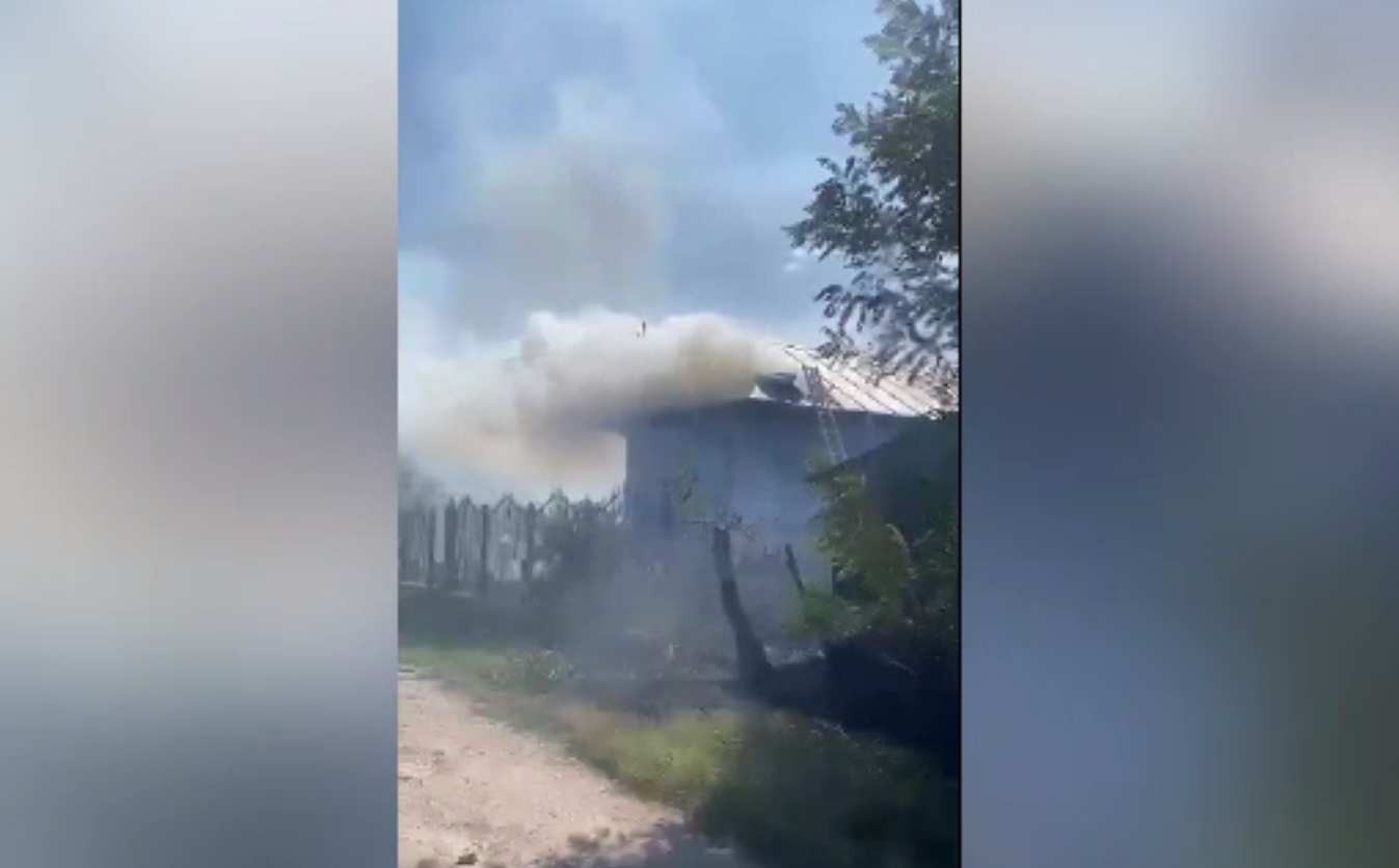 Incendiile de vegetație mistuiesc și case. S-a întâmplat într-un sat din Tulcea