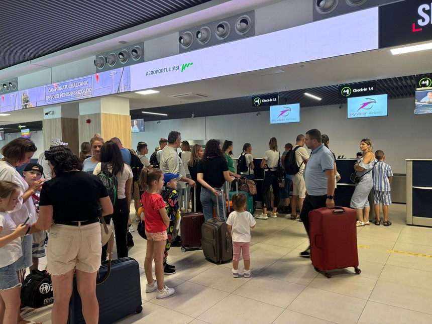 Turişti blocaţi pe Aeroportul din Iaşi de mai bine de 24 de ore, după ce zborul către Sharm El Sheikh a fost amânat