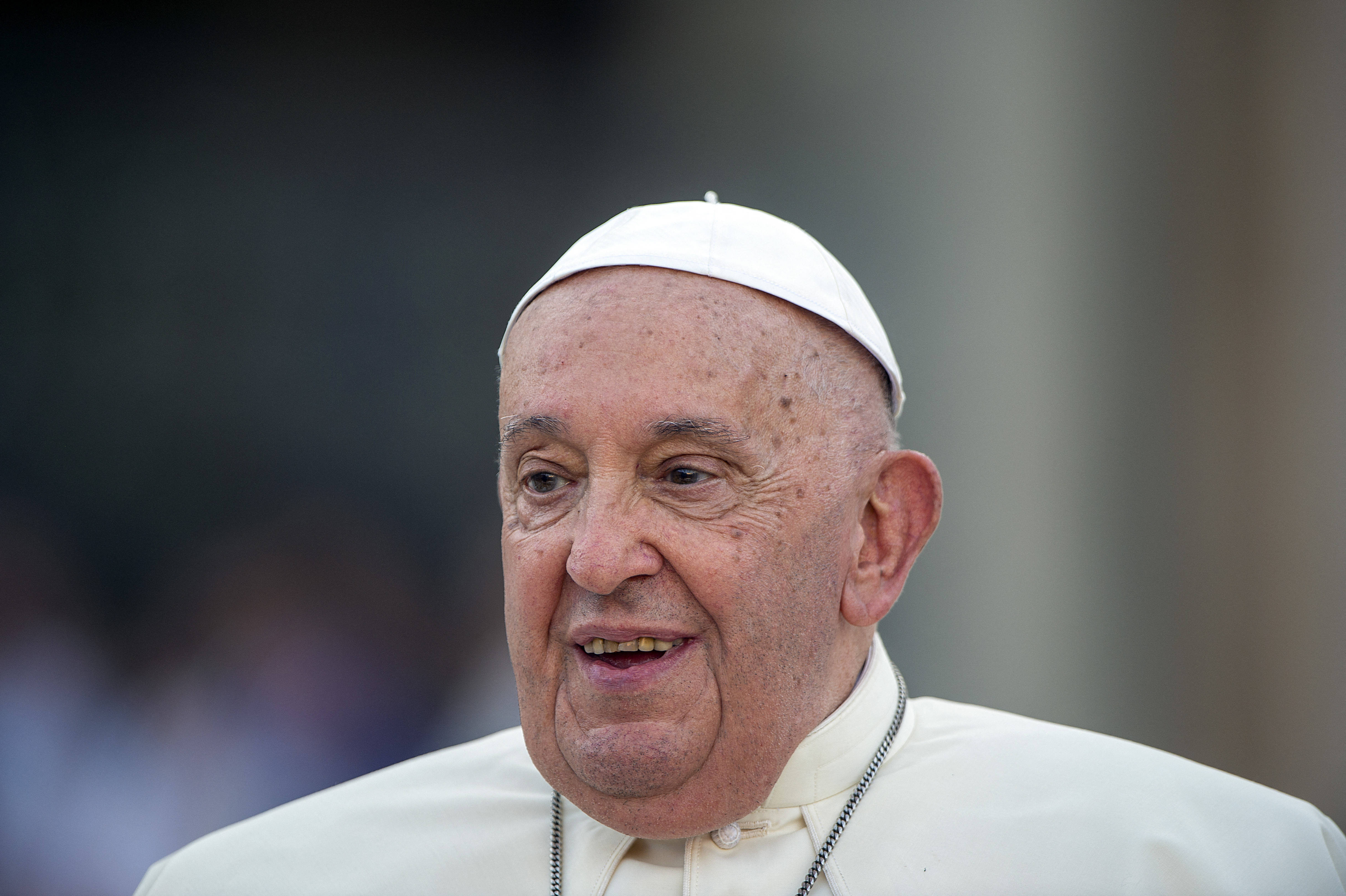 Papa Francisc a suferit două noi crize respiratorii severe. Suveranul Pontif este ventilat mecanic