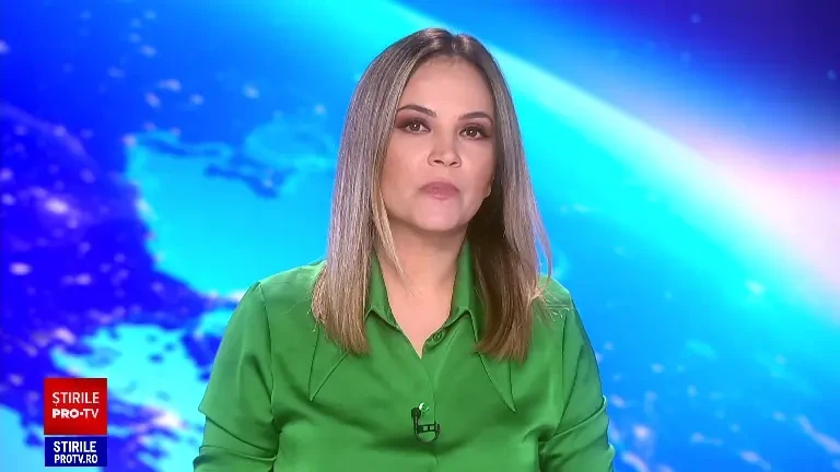 O autoutilitară care transporta materiale plastice a luat foc pe o stradă din Galați. Au ars două tone de plastic