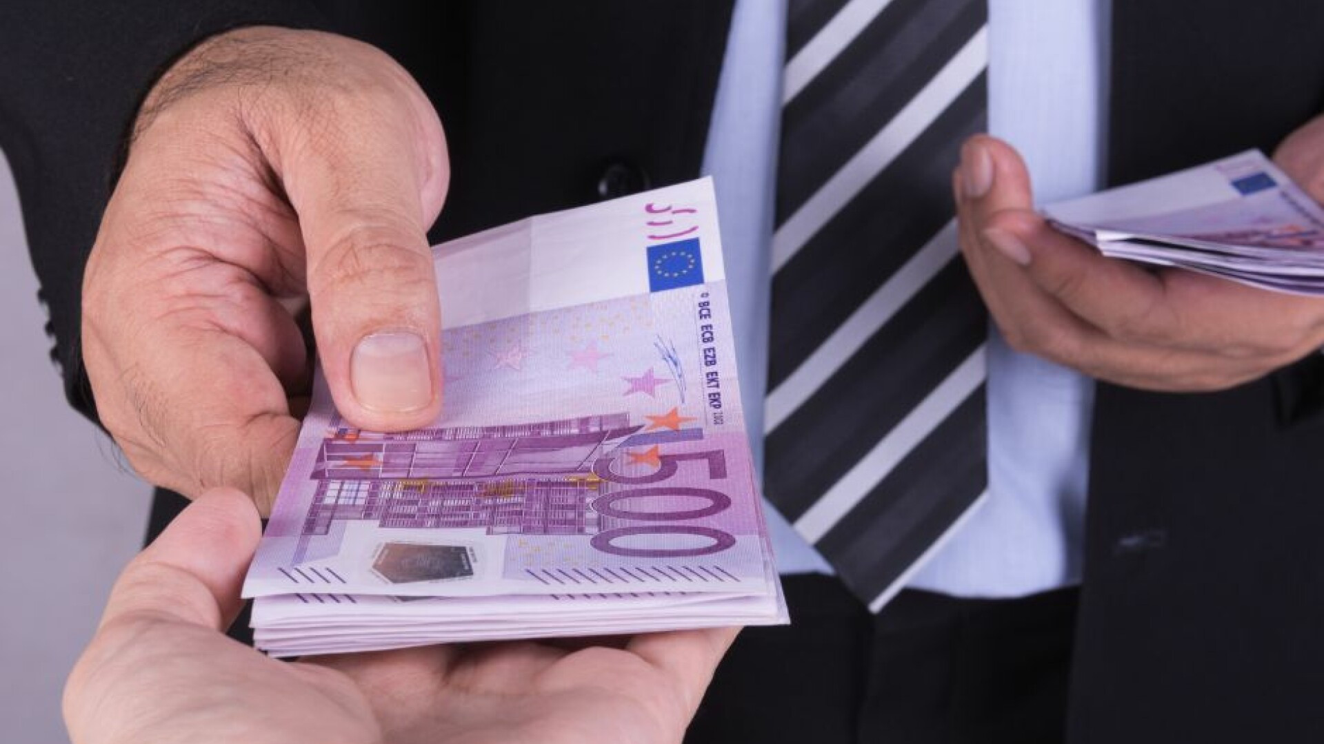 (P) Dacă lipsa banilor este o problemă, iată soluția pe care te poți baza