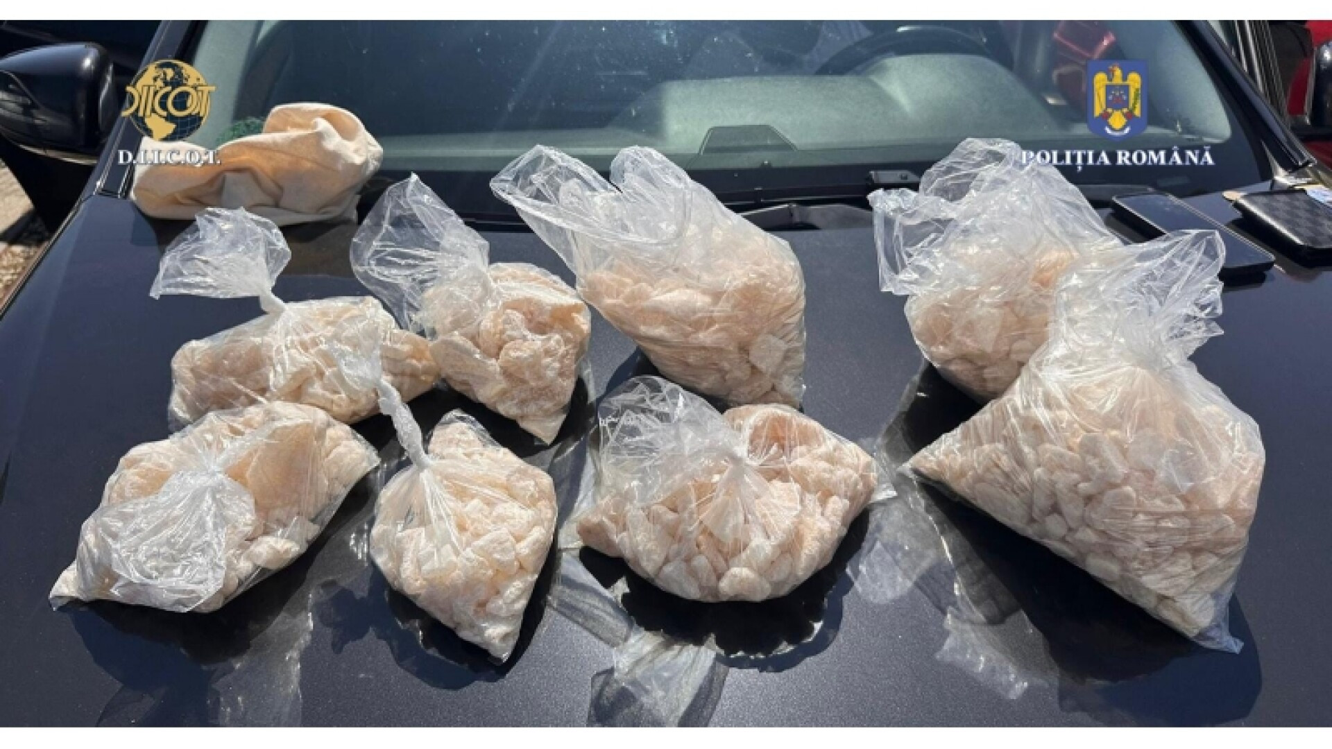 Un bărbat a fost prins când vindea droguri la Cluj. Câte kilograme de substanțe interzise avea asupra lui