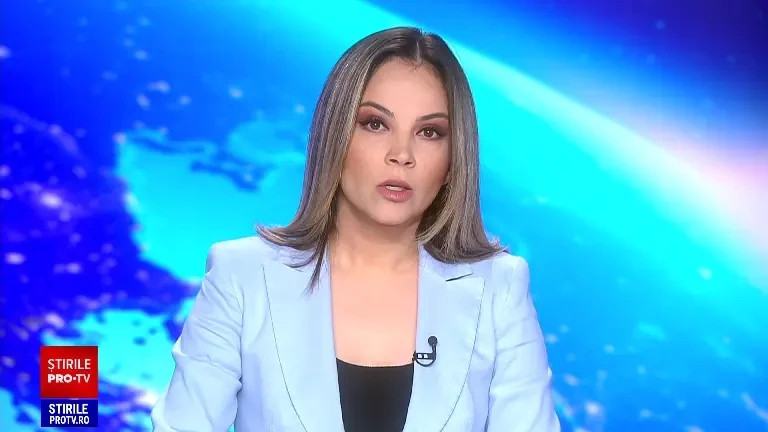 O ursoaică și puiul ei au "vizitat" trei zile la rând un cartier din Brașov. Sirena mașinii de jandarmi nu i-a speriat