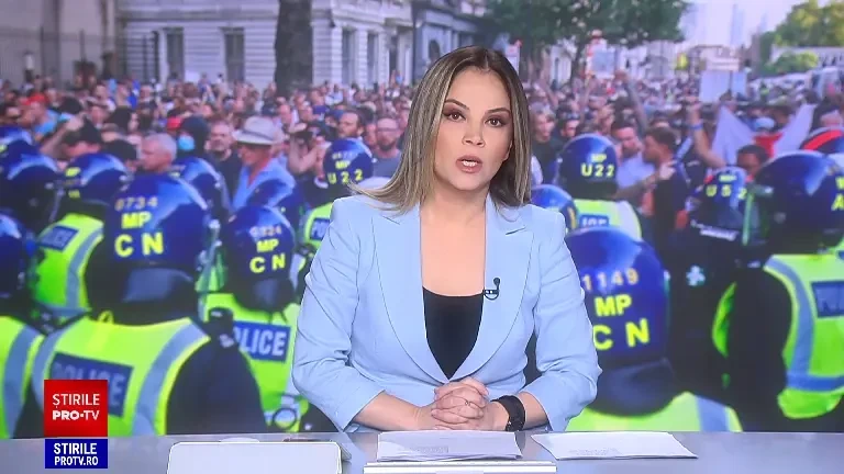 „Destul este destul”. Protest violent în Londra, chiar pe Downing Street, după cumplitele crime din Southport