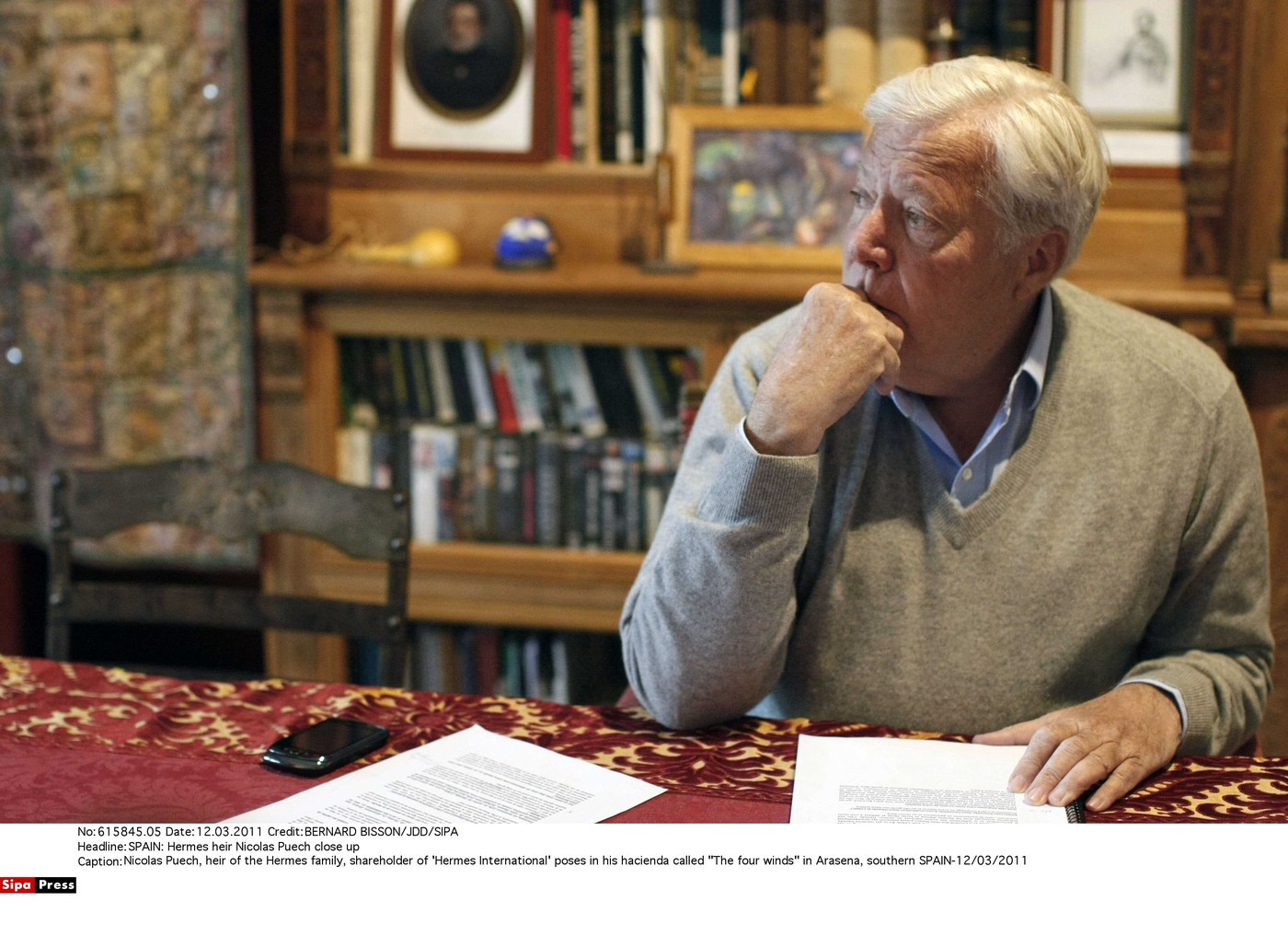 Moștenitorul Hermes spune că i-a dispărut averea de 13 miliarde de dolari. Anul trecut, a promis jumătate grădinarului său