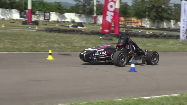 Studenți din România și alte trei țări se întrec la Bacău cu mașini de curse construite chiar de ei