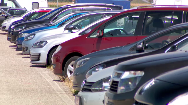Mașinile second-hand domină în continuare piața. „Când cumperi nouă ieși din magazin și deja e la jumătate de preț”