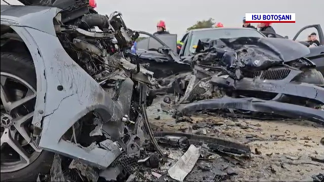 Accident violent în Botoșani, între trei mașini, după ce un începător nu a acordat prioritate. Un autoturism a alertat 112