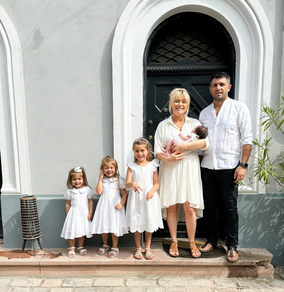 Laura Cosoi este din nou însărcinată. Actrița va deveni mamă pentru a cincea oară. VIDEO