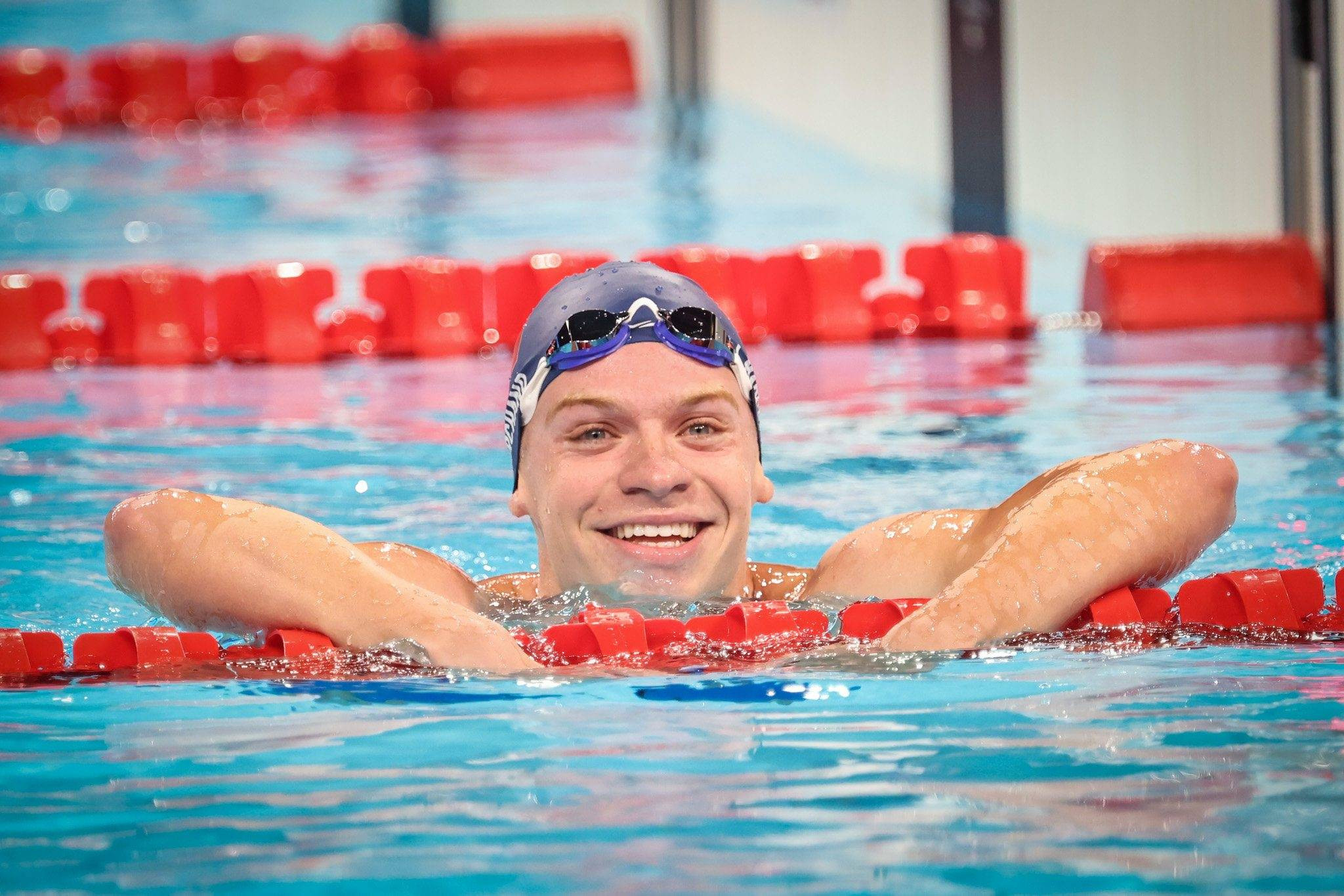 Înotătorul francez Léon Marchand a câştigat cinci medalii la JO. Câţi bani va primi. FOTO