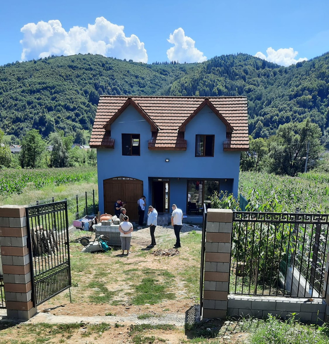 Un bărbat din Bistrița-Năsăud și-a incendiat soția și pe unul dintre cei trei copii, dând foc la casă. Ce l-a înfuriat