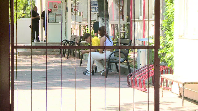 Peste 20.000 de elevi se pregătesc pentru a doua încercare la Bacalaureat. Cum sunt ajutați tinerii fără posibilități