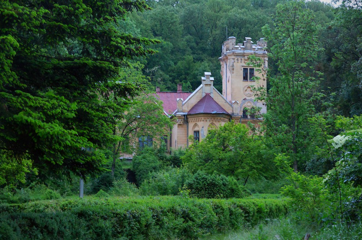 Castelul uitat de lume din inima Transilvaniei, o frumusețe lăsată în paragină. Ce poți vizita aici