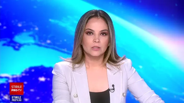 Au fost spulberați de un TIR după ce o dubă le-ar fi împins mașina pe contrasens. Detaliul surprins de o cameră de bord