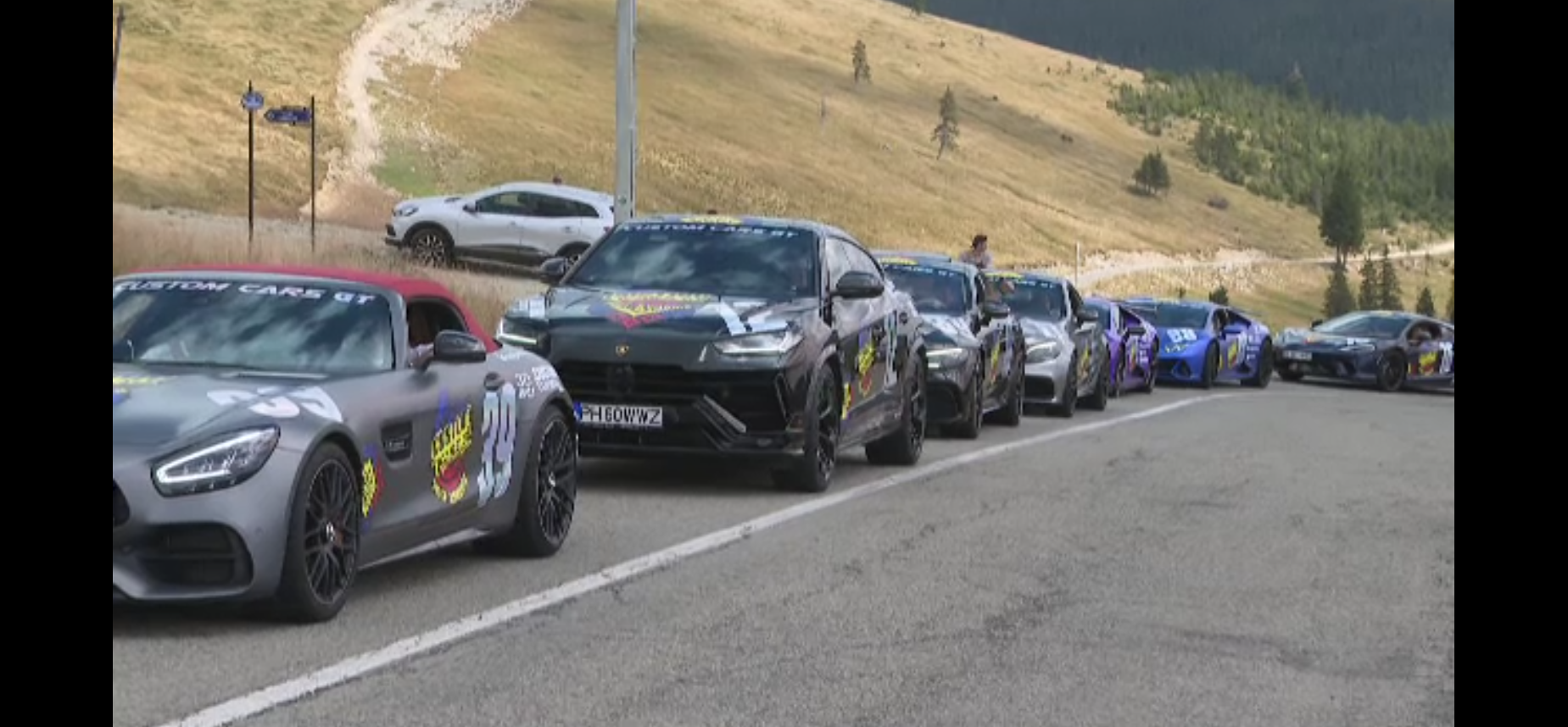 Paradă cu mulți cai putere pe Transalpina. Circulația a fost oprită timp de două ore, iar unii turiști au devenit nervoși