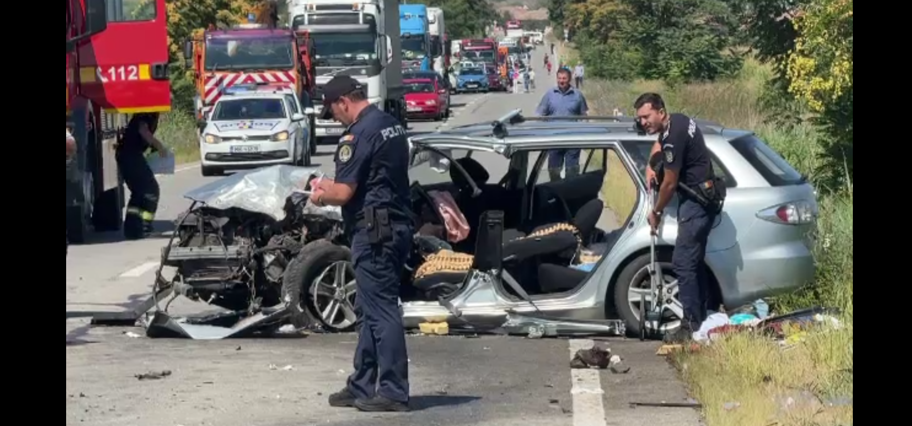 Accident teribil pe o șosea din Mureș. Două mașini s-au ciocnit frontal. Patru persoane au fost grav rănite