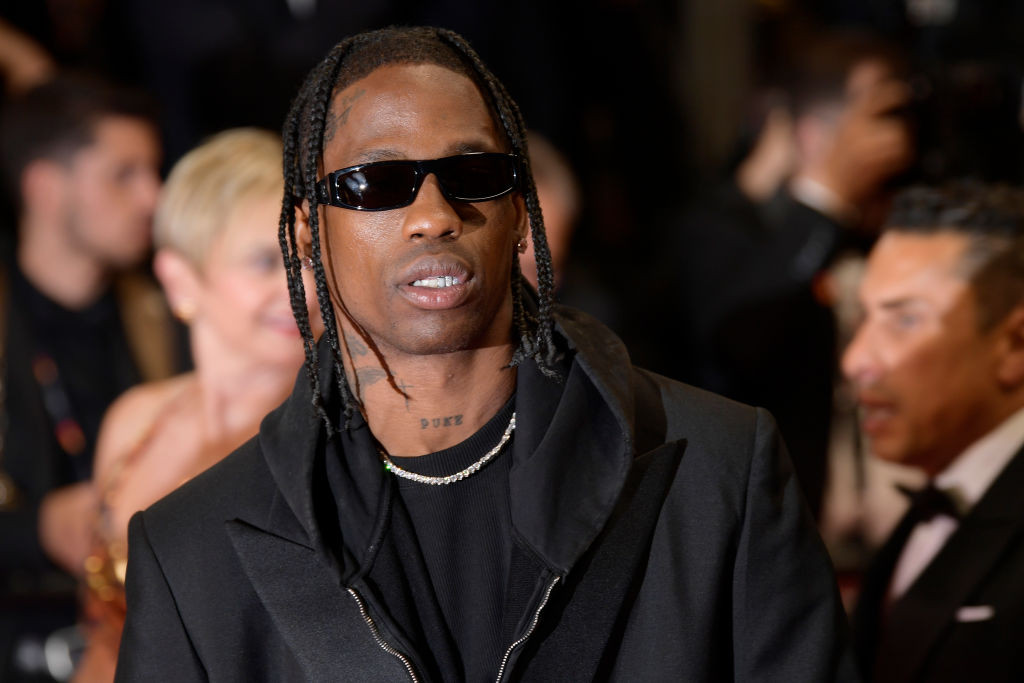 Rapperul Travis Scott a fost arestat la Paris după o altercaţie cu un agent de pază