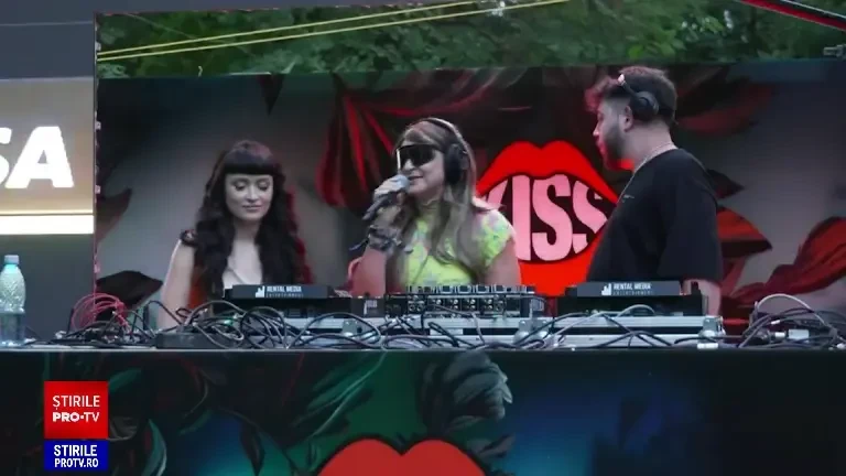 Cele mai extravagante ținute purtate în prima zi a festivalului Untold. Concertele vor putea fi urmărite live pe VOYO | FOTO