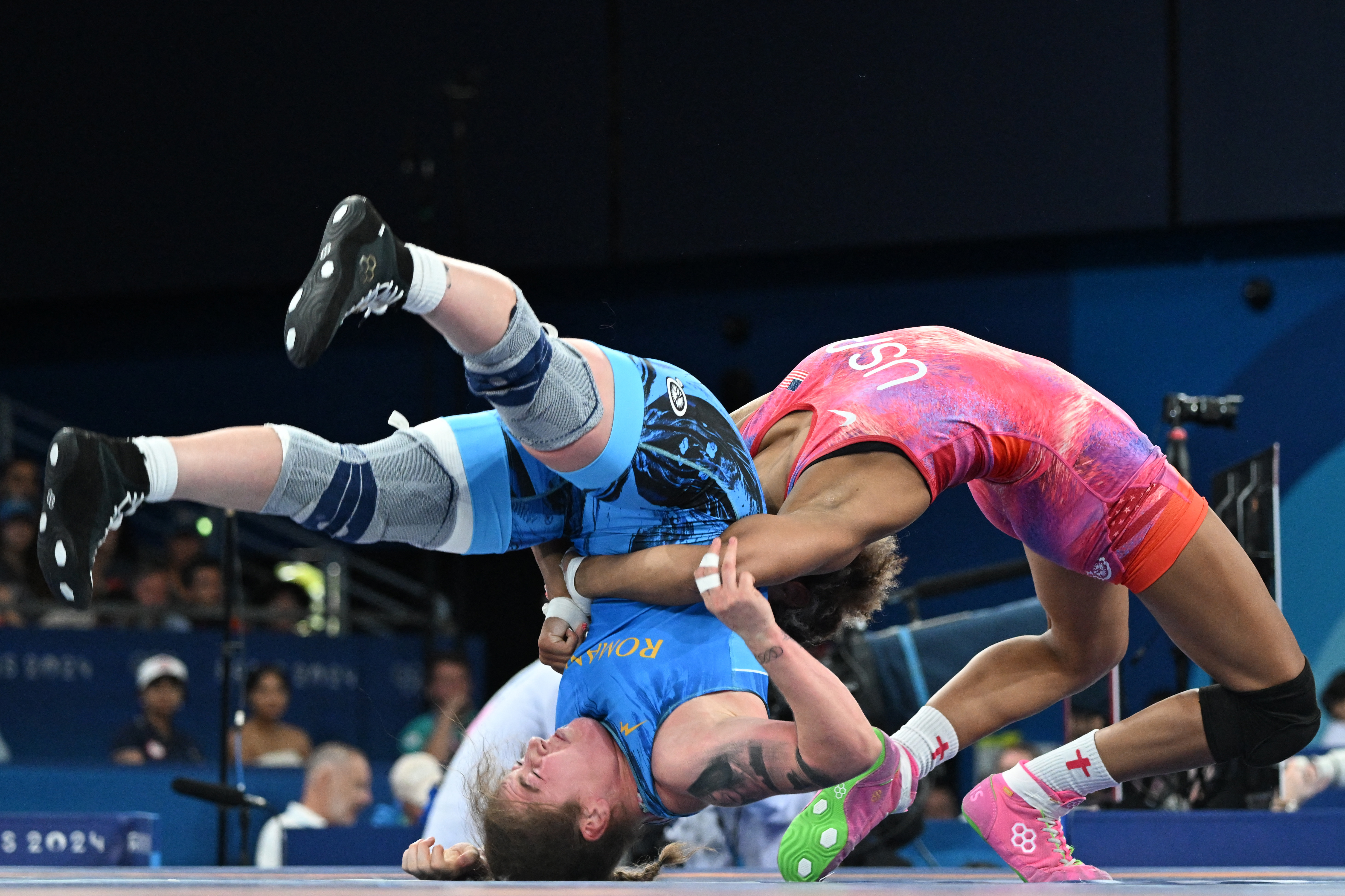 Accidentare teribilă pentru luptătoarea Cătălina Axente, la JO. A aterizat direct pe ceafă și a fost transportată la spital