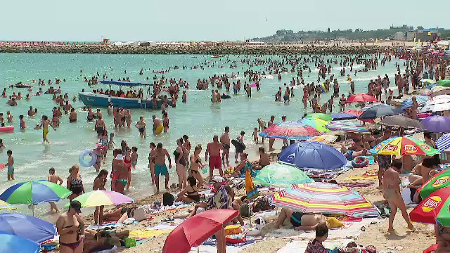 Începe programul "Litoralul pentru Toți". Care e tariful minim de cazare pentru o persoană