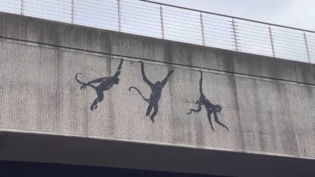 Banksy și-a prezentat noile lucrări pe zidurile din Londra. Mesajul din spatele campaniei
