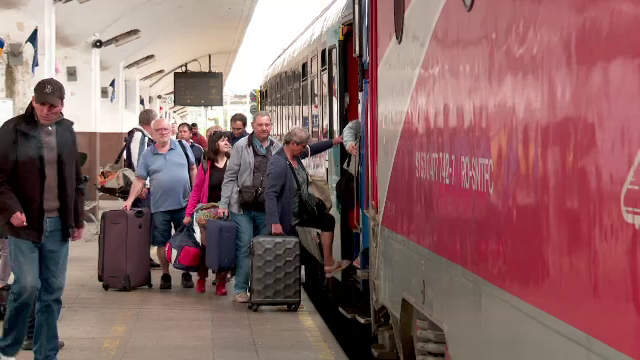 Circulaţia trenurilor, întreruptă temporar între Bucureşti şi Aeroportul Otopeni. Transportul va fi asigurat de autobuze