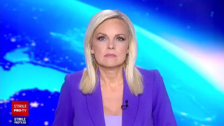 Pădurea din Clisura Dunării arde violent. Un elicopter Black Hawk stropește cu apă din Dunăre