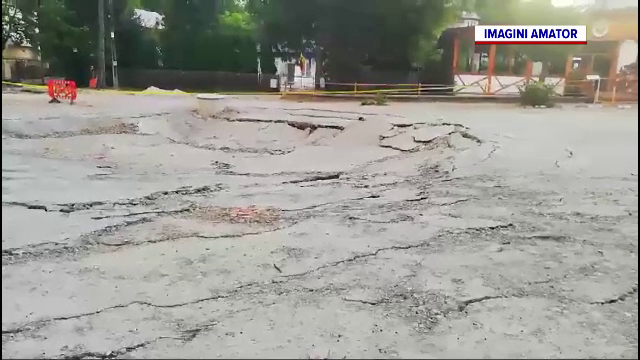 Pământul se surpă din nou la Slănic. Alertă printre localnici după apariția unor noi fisuri în asfalt