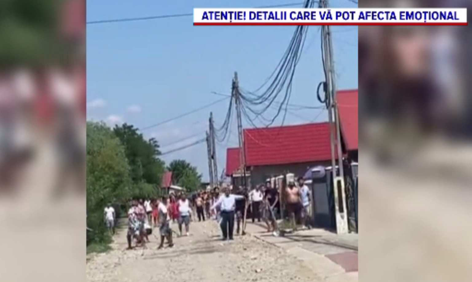 Răfuieli în stradă între două clanuri de romi din Podoleni. Au distrus case și mașini, până la intervenția mascaților
