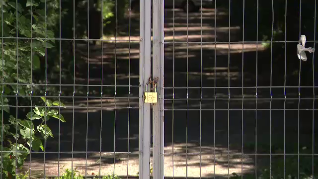 Statul promite baze sportive, dar nu e în stare de 6 ani să repare ”Lia Manoliu”. Inaugurează bazine unde nu înoată nimeni