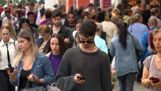 Cum vrea Guvernul să convingă tinerii să se angajeze: Statul le dă bani celor aflați la primul loc de muncă