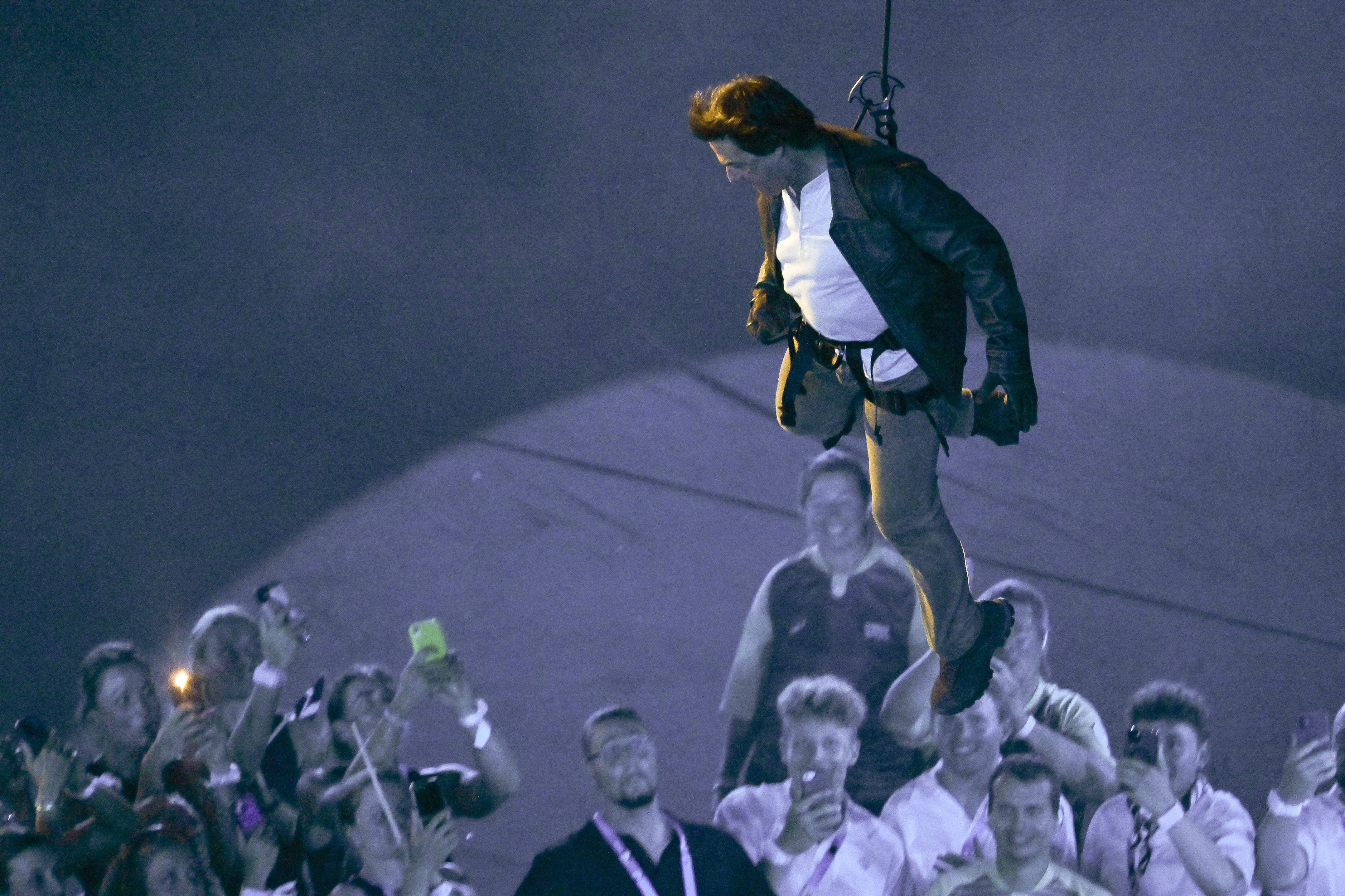 Jocurile Olimpice s-au încheiat cu un spectacol impresionant pe Stade de France. Cum a apărut Tom Cruise