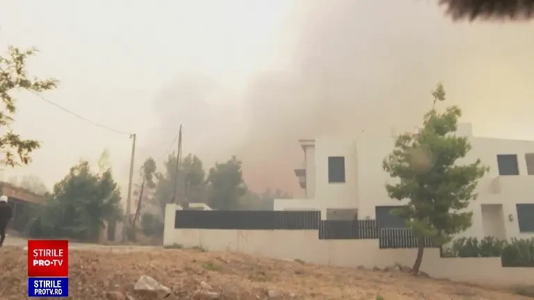 Incendii în apropiere de Atena. Stadionul olimpic OAKA a fost deschis pentru a găzdui miile de oameni evacuați. GALERIE FOTO