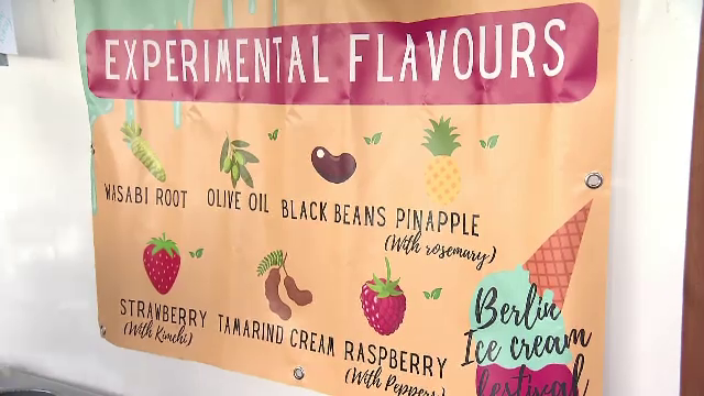 Înghețata devine o aventură culinară. Festivalul din Berlin surprinde cu arome unice. „Blue Gorgonzola, neobișnuită”