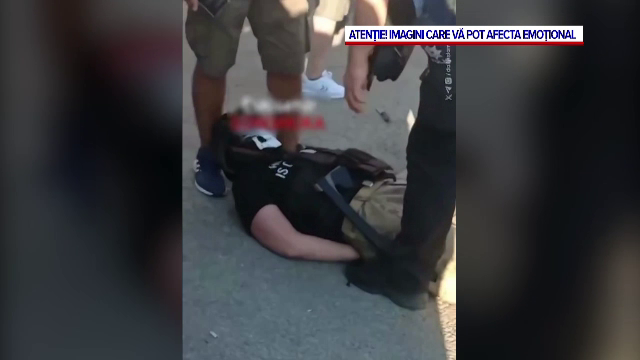 Un tânăr a înjunghiat cinci persoane în grădina unei moschei din Turcia. Momentul atacului a fost transmis în direct