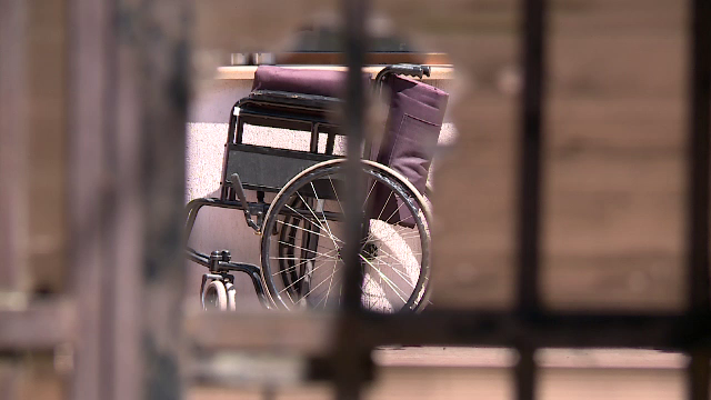 Bătrâni cazați în condiții mizerabile în azilul din Timiș, internați cu scabie. A fost deschisă o anchetă epidemiologică