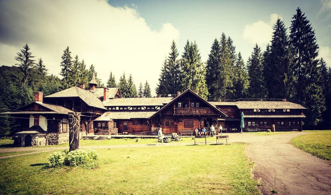 Castelul din România disponibil pentru grupurile de turiști. Cât costă un sejur în această locație de poveste