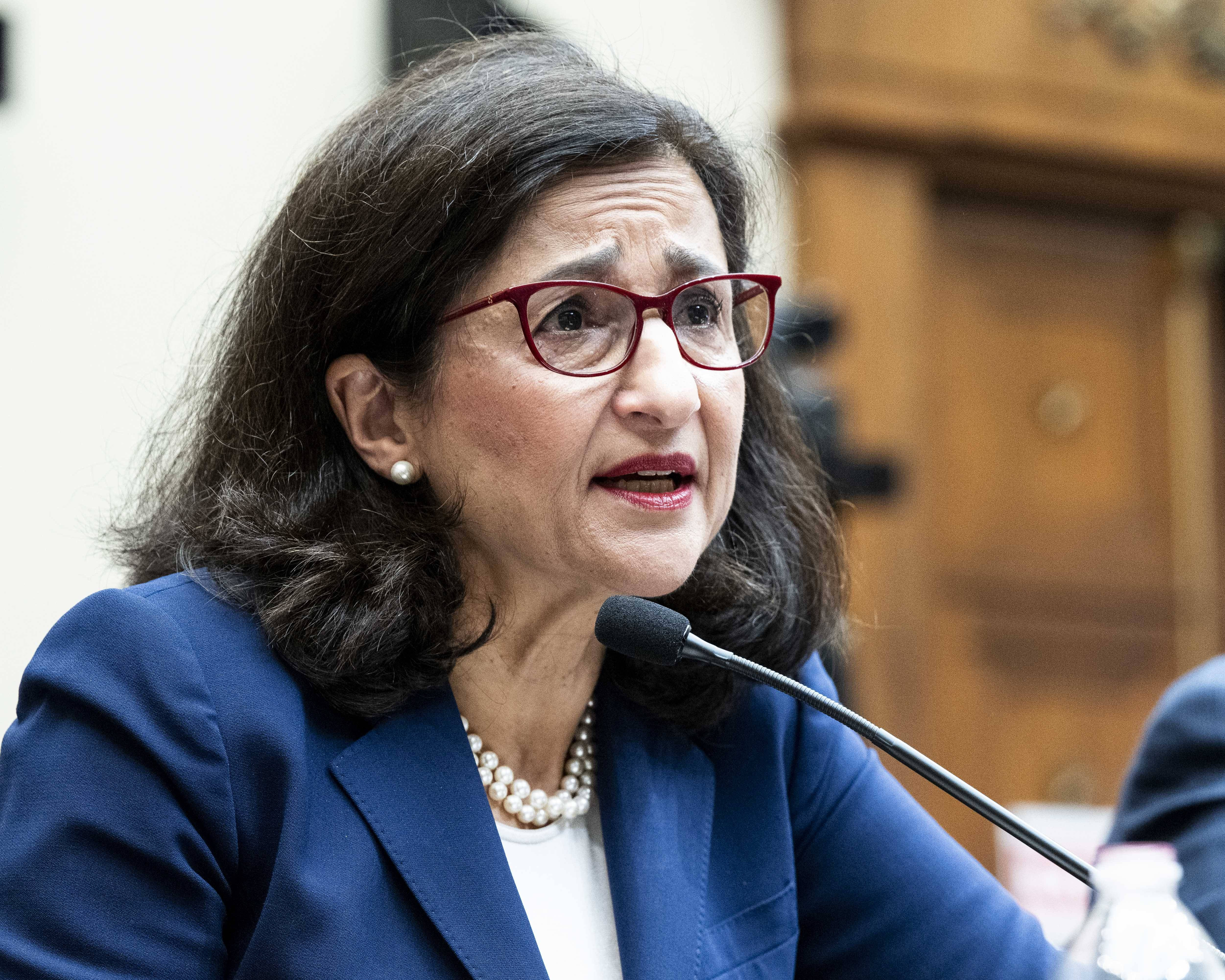 Președinta Universității Columbia a demisionat după protestele pro-palestiniene. De ce a ales acest moment