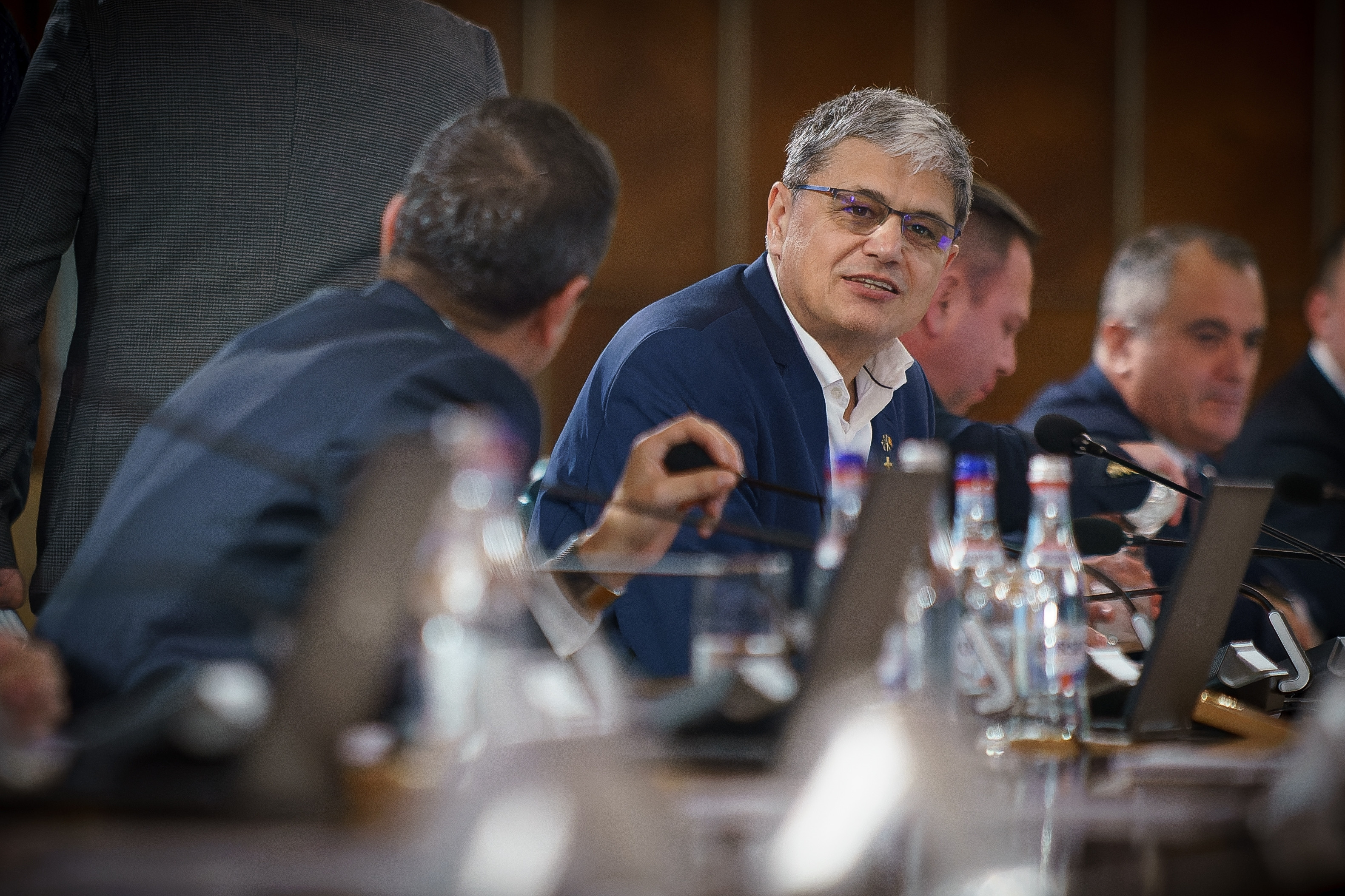 Paradoxul bugetar indicat de fostul șef al Finanțelor: Nu sunt bani pentru o nouă lege a salarizării care să taie din lefuri